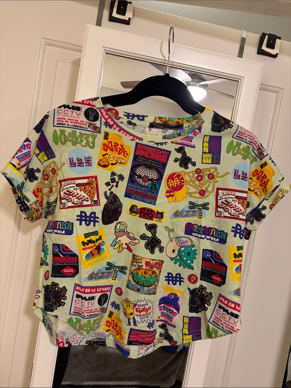 Meow Wolf crop t size large